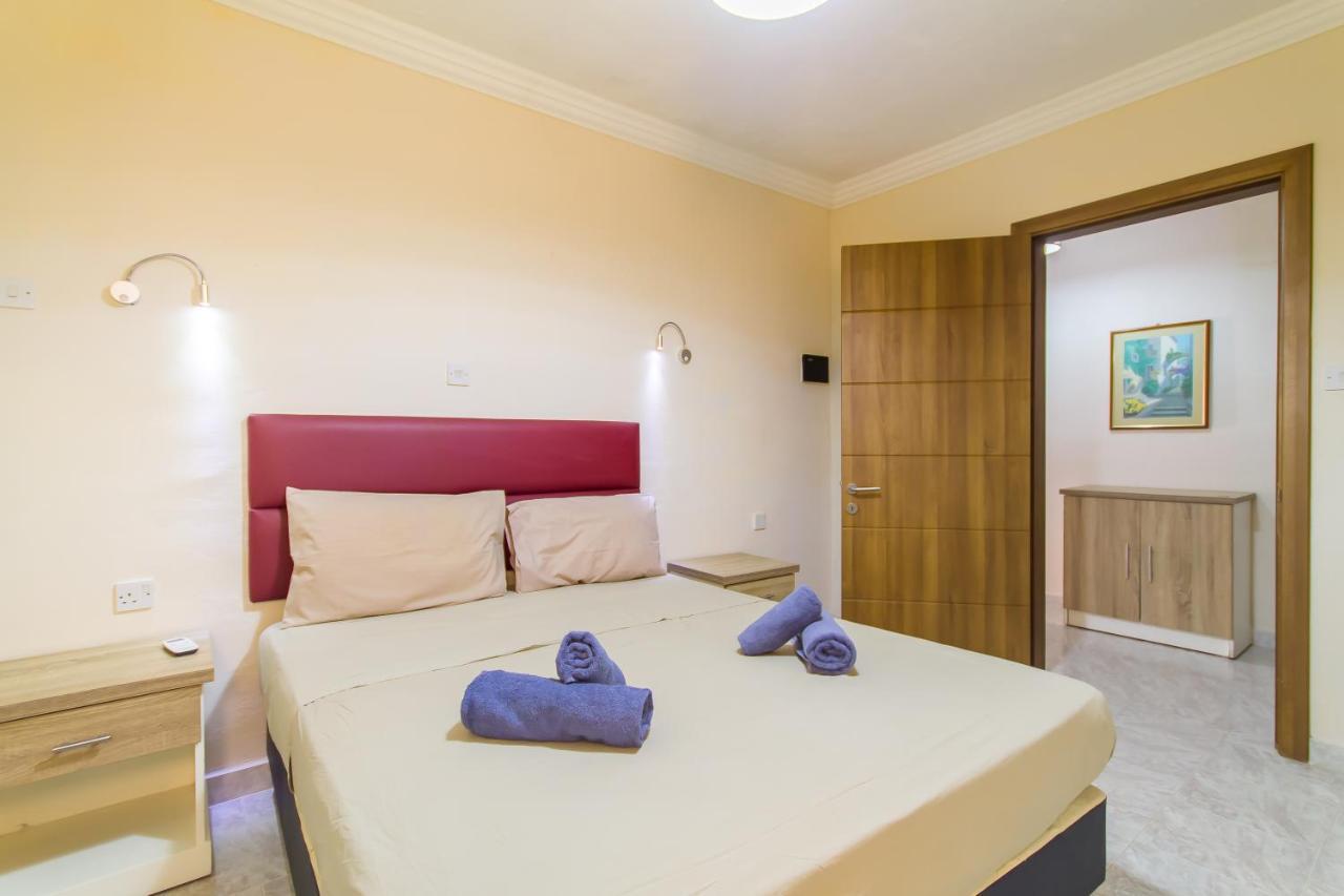 Pool & Sea Merill Apartments Mellieha Bagian luar foto