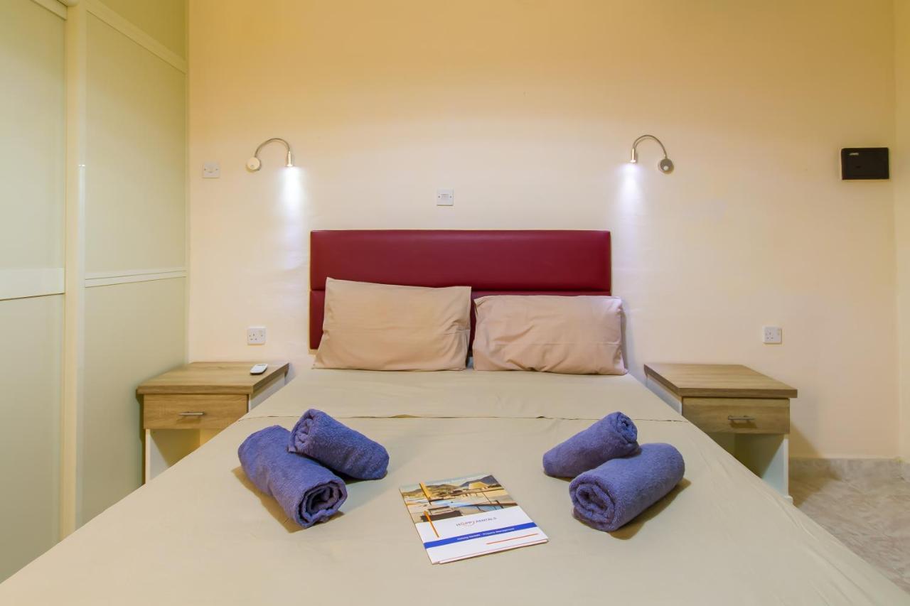 Pool & Sea Merill Apartments Mellieha Bagian luar foto