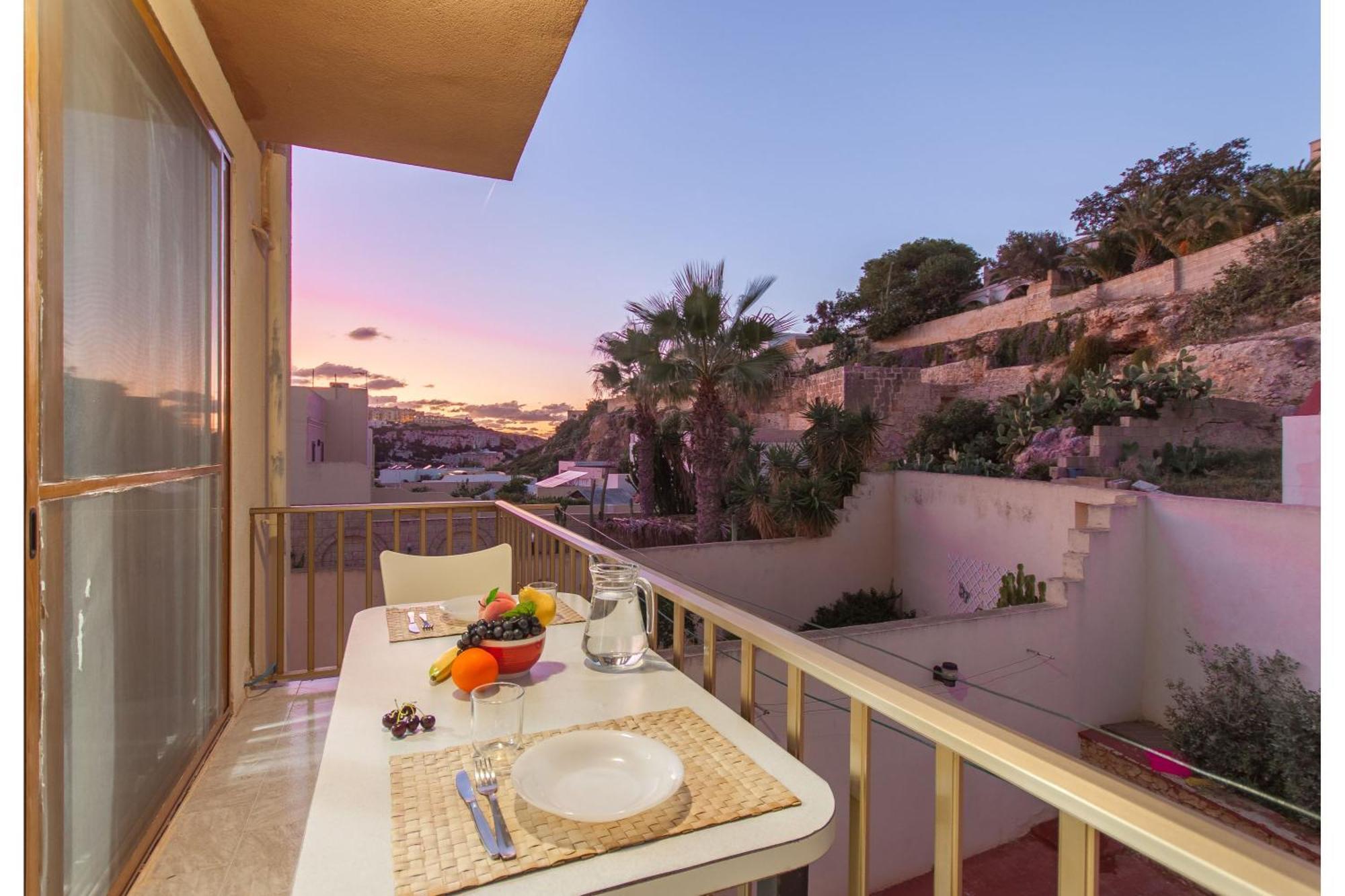 Pool & Sea Merill Apartments Mellieha Bagian luar foto