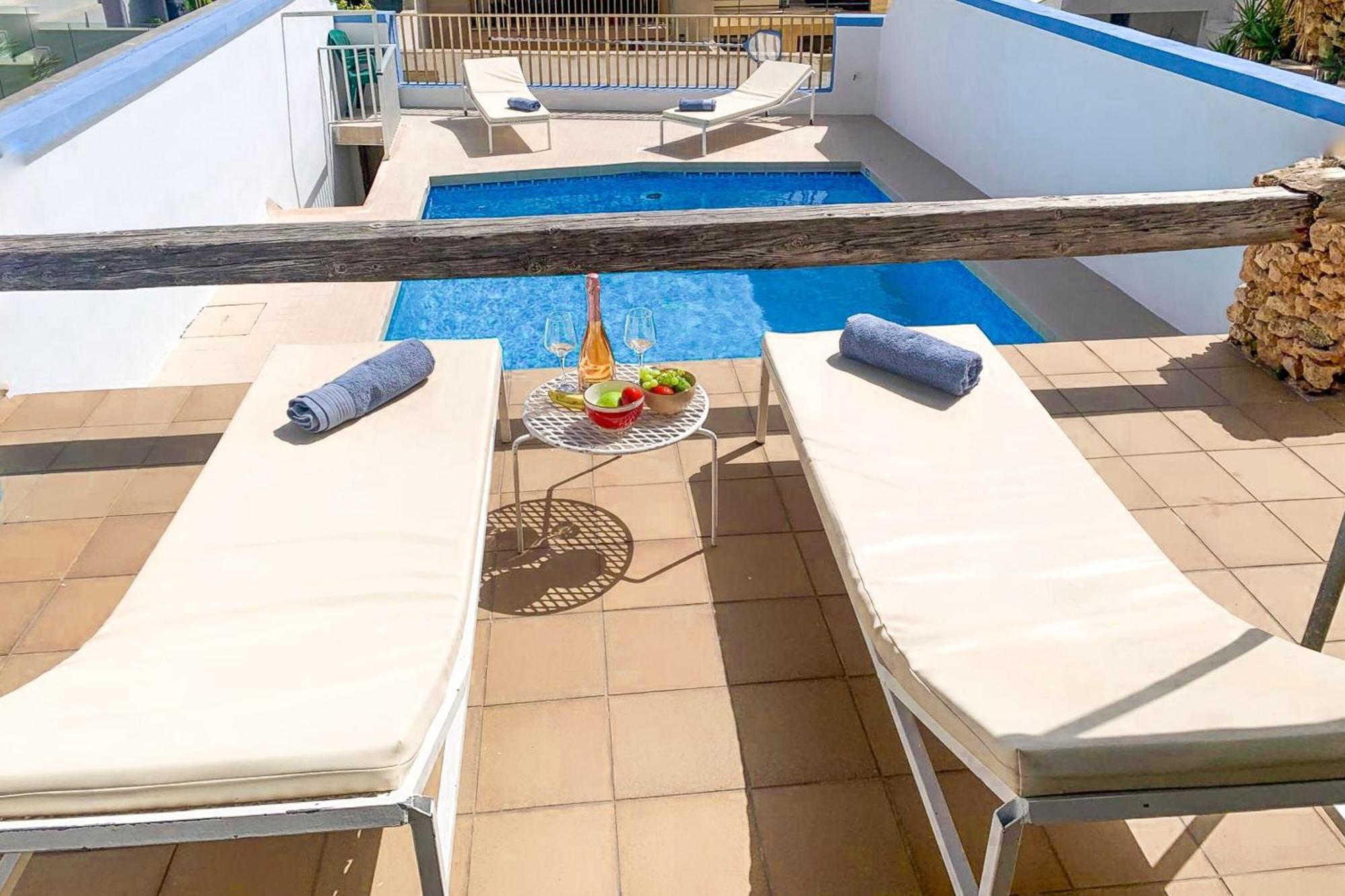 Pool & Sea Merill Apartments Mellieha Bagian luar foto