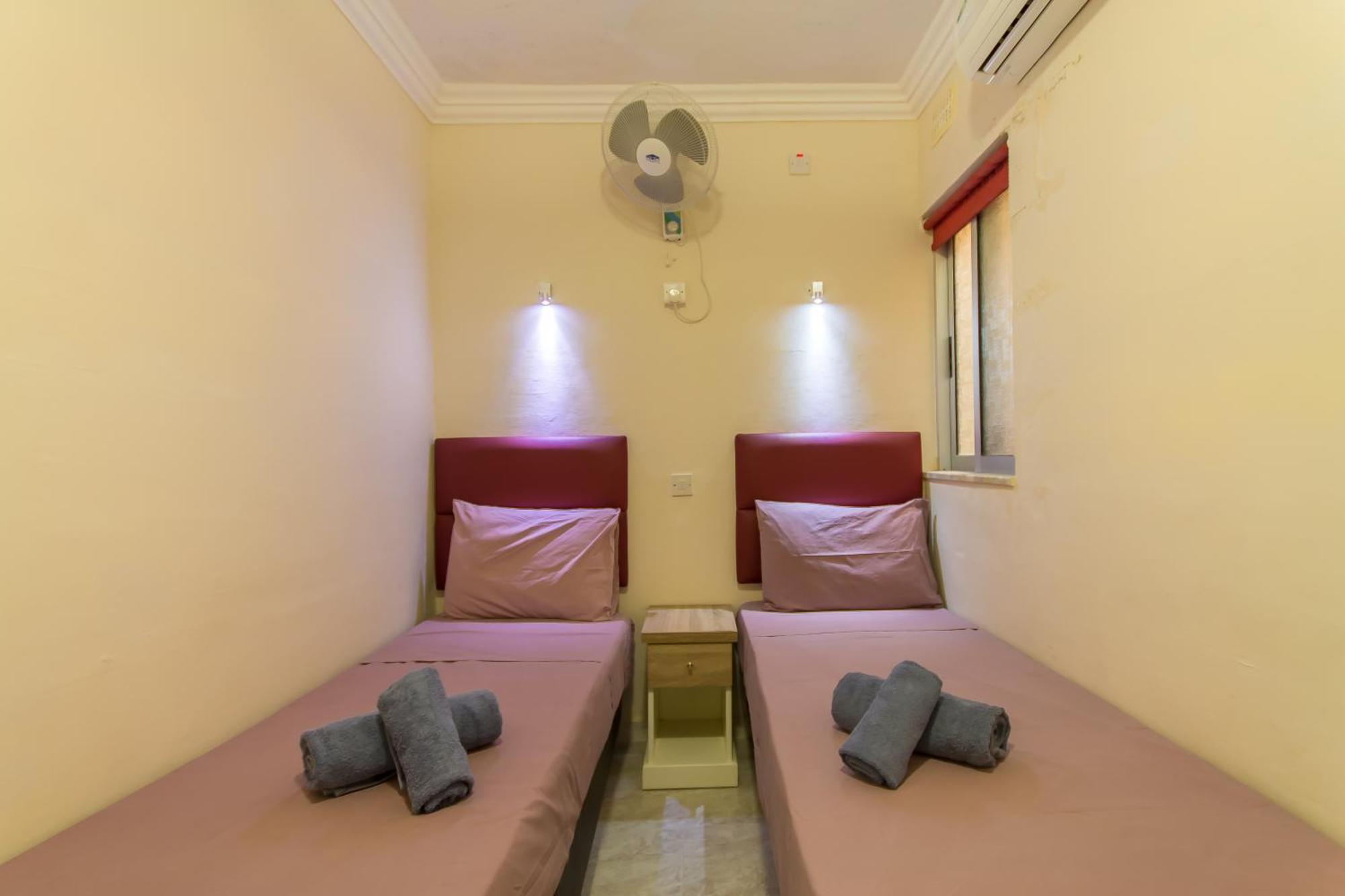 Pool & Sea Merill Apartments Mellieha Bagian luar foto